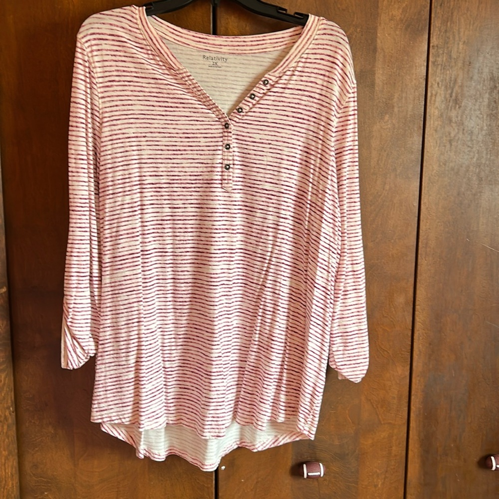 Very comfy. Woman’s cotton and rayon blouse. Size 2X